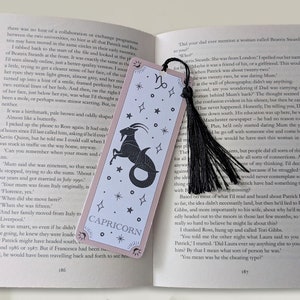 Marque-page Capricorne, marque-page de carte de tarot, cadeaux livresques, cadeau pour amateur de livres sur les sorcières, petits cadeaux pour elle, rat de bibliothèque, avec ou sans pompon