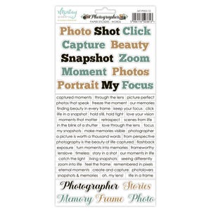 Peut inclure: Une feuille d'autocollants en papier colorés avec des mots liés à la photographie, tels que "Photo Shot Click", "Capture Beauty", "Snapshot Zoom", "Moment Photos", "Portrait My Focus", "Photographer Stories", et "Memory Frame Photo".