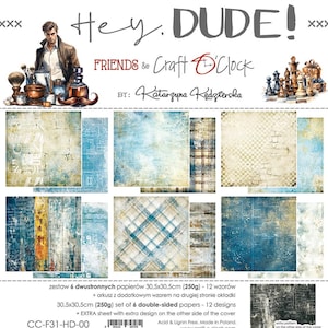 Puede incluir: Un conjunto de 6 papeles de scrapbooking de doble cara con una variedad de diseños, que incluyen un patrón a cuadros, un patrón de veta de madera y un patrón azul y blanco. Los papeles miden 30,5 cm por 30,5 cm y son libres de ácido y lignina. Los papeles forman parte de la colección "Hey Dude!" de Craft O'Clock.
