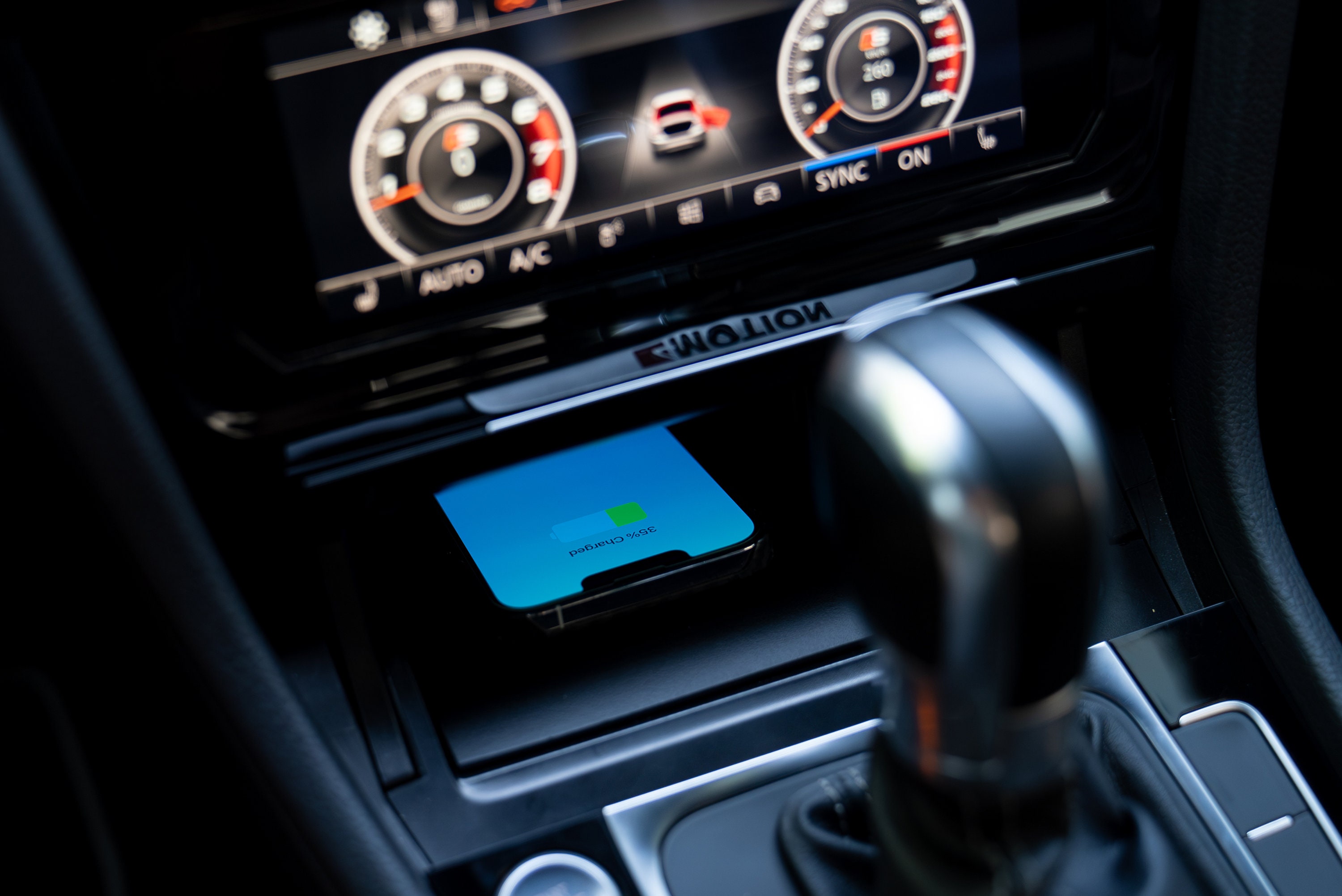 Vw golf mk7 wireless charger discount