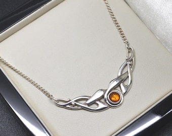 Collar vintage de plata de ley 925 con ámbar y nudo celta. Regalo para ella.