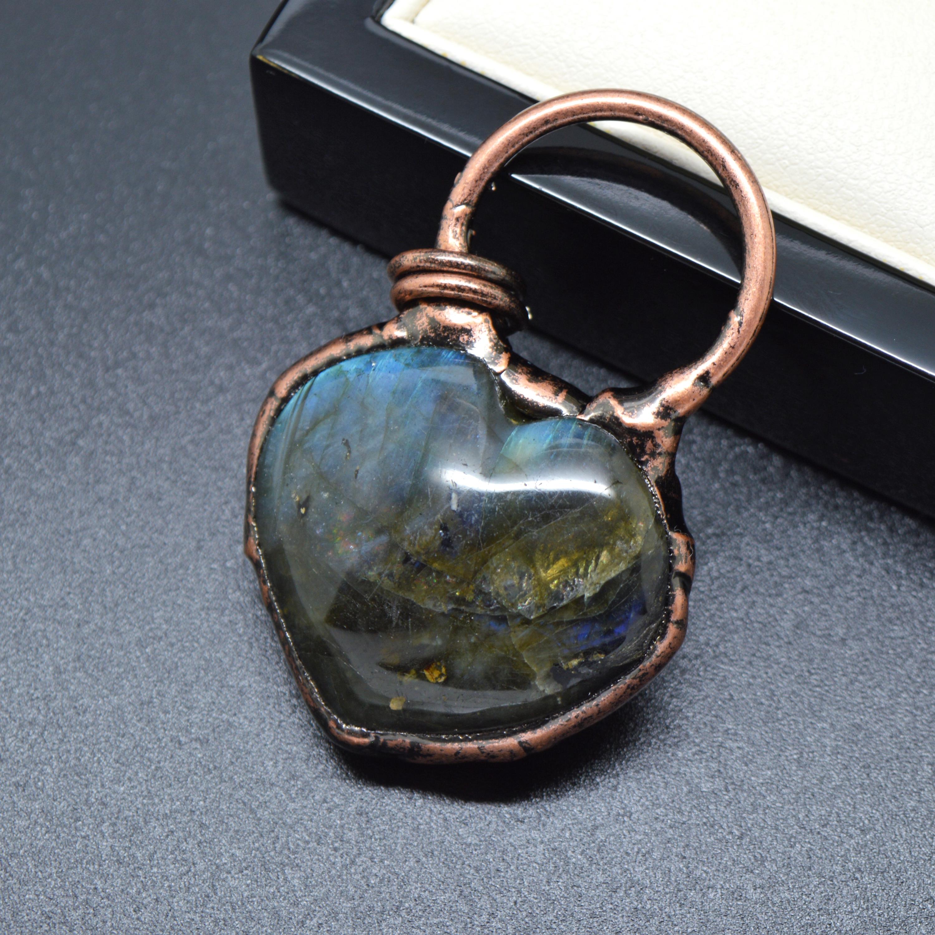 Ciondolo in filo di rame avvolto in labradorite gialla fatto a mano - Italia