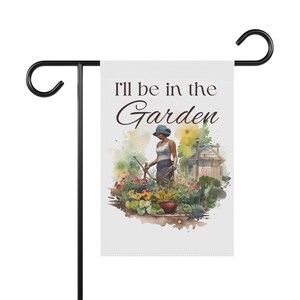 Banner I'll Be in the Garden, Black Girl Garden, Black Gardener, Urban Farm Decor, Plant Mom Flag, Black Owned Shop, Tuincadeau afbeelding 3