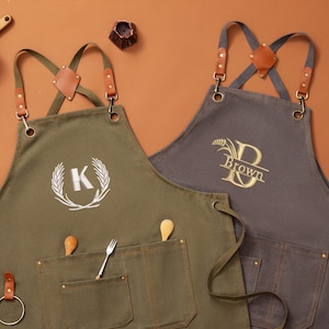 Gepersonaliseerde canvas geborduurde schort voor mannen, chef-kokschort met zakken, verjaardagscadeau voor hem, BBQ-schort met naam, housewarmingcadeau