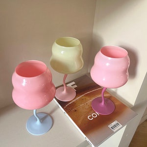 Wavy macaron red wine glass goblet