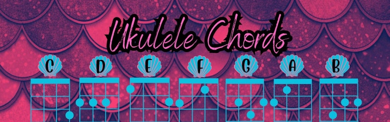 K&ouml;nnte beinhalten: Ukulele-Akkorddiagramm mit einem Hintergrund aus Meerjungfrauen-Schuppen. Das Diagramm zeigt die Fingerpositionen f&uuml;r die Akkorde C, D, E, F, G, A und B.