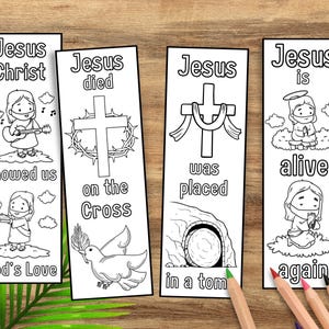 Könnte beinhalten: Vier weiße, rechteckige Lesezeichen mit schwarzen Umrissen und Text. Die Lesezeichen zeigen Illustrationen von Jesus und religiösen Themen. Der Text enthält "Jesus Christus", "Jesus starb", "Jesus wurde gelegt" und "Jesus ist auferstanden".