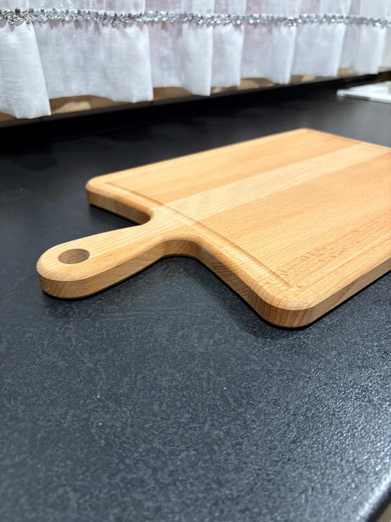 Cutting board handmade of beech wood.
