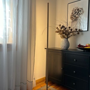 Lampa pokojowa, Nowoczesna lampa drewniana, Lampa podłogowa dębowa, Lampa liniowa, lampa podłogowa led liniowa - Ręcznie robiona drewniana lampa Linea Interior Design