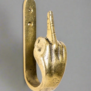 Gancio da parete in oro con dito medio