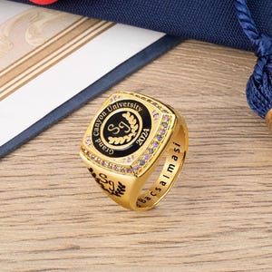 Individuell gravierter Universitäts-Abschlussring | Personalisierte Klasse Siegelring | College-Abschluss-Geschenk | Monogramm-Memorial Schmuck