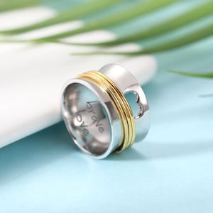 Anillo giratorio grabado personalizado con corazón hueco / Joyería de latón personalizada / Banda giratoria / Anillo de ansiedad / Anillo de meditación