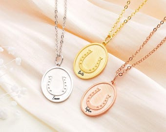 Collar de herradura de plata de ley personalizado: joyería ecuestre grabada
