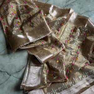 Royal Blue Banarasi Silk Saree: gouden Zari-brokaat, bloemmotieven