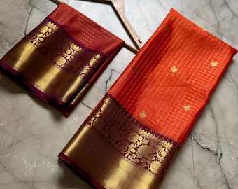 Sari tradicional de seda suave Banarasi en color naranja con pallu Zari dorado intenso