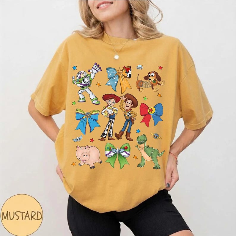 Coquette Toy Story png, Coquette Bow png, Toy Story-shirt, Disney Friends-sublimatieontwerp, Woody Buzz Jessie Hamm T-Rex-T-shirt afbeelding 8