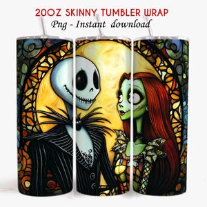 Puede incluir: Un dise&ntilde;o digital de estilo vitral con Jack Skellington y Sally de Pesadilla antes de Navidad. El dise&ntilde;o es perfecto para una envoltura de vaso delgado de 20 oz.