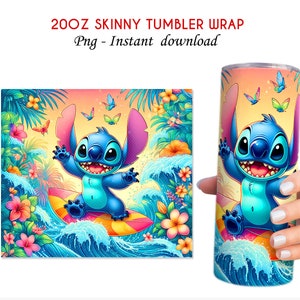 Pu&ograve; includere: Un involucro per bicchiere skinny da 20 oz con un personaggio dei cartoni animati Stitch che fa surf su un'onda con fiori tropicali e farfalle. L'involucro &egrave; un download digitale in formato PNG.