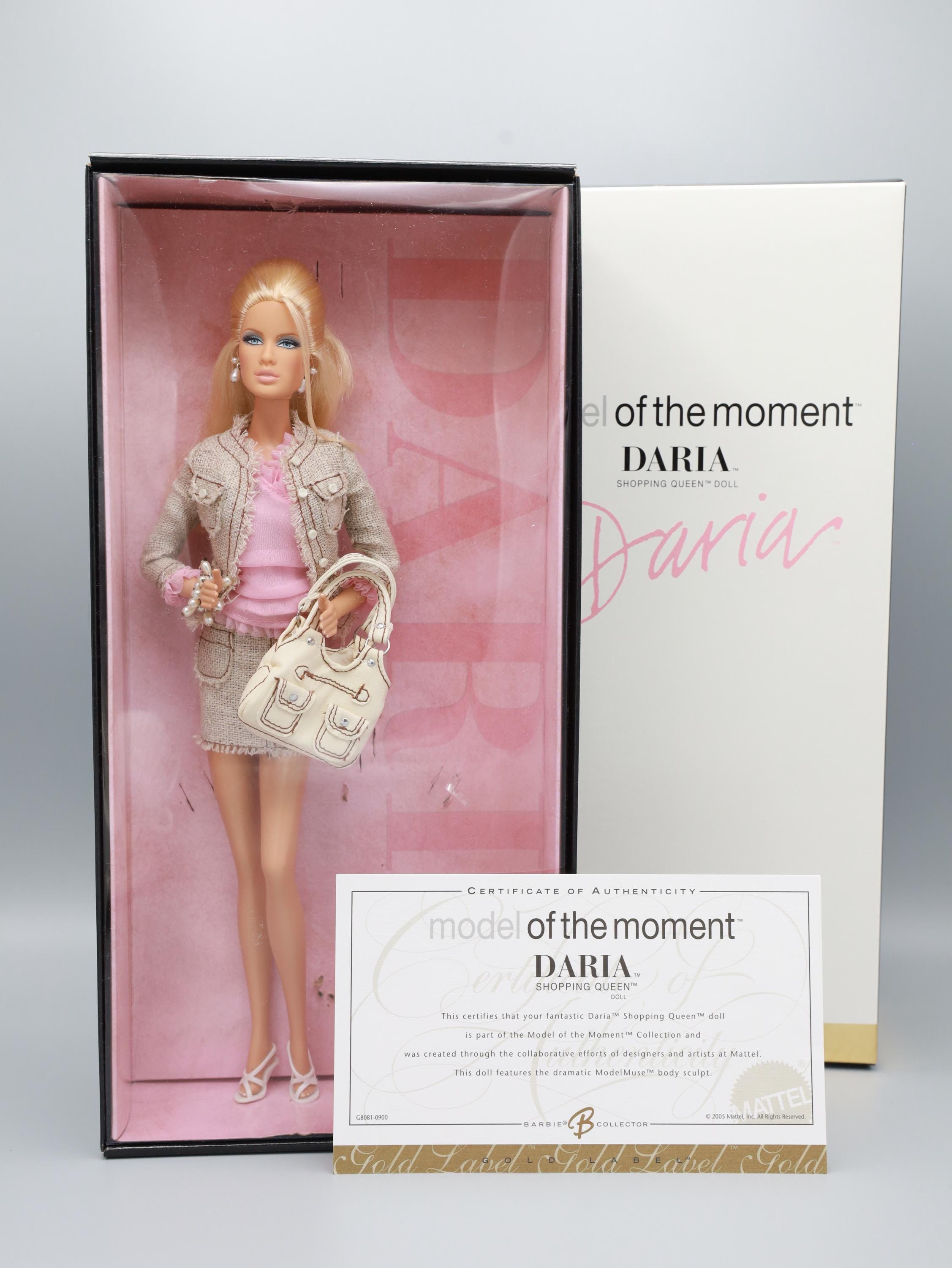 MATTEL Barbie Model of the Moment Daria Shopping Queen Gold MATTEL Barbie Model of the Moment Daria Shopping Queen Gold