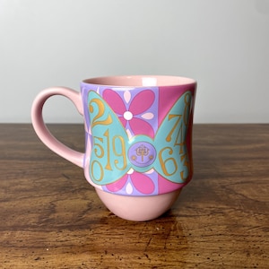 Disney Minnie Mouse The Main Attraction Mug | It's A Small World | 14oz Coffee Mug | Disney Collectible | Rare Find | Limited Release | Gift Bild 1