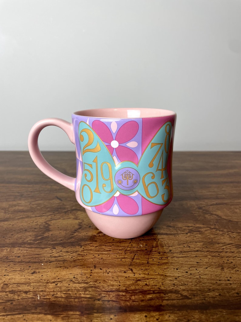 Disney Minnie Mouse The Main Attraction Mug | It's A Small World | 14oz Coffee Mug | Disney Collectible | Rare Find | Limited Release | Gift Bild 1