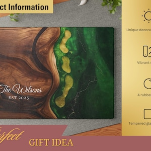 Puede incluir: Tabla de cortar rectangular de madera con un dise&ntilde;o &uacute;nico. Presenta una combinaci&oacute;n de madera marr&oacute;n y resina epoxi verde con detalles dorados. El texto "The Wilsons EST 2025" se muestra en la madera. Tambi&eacute;n se ven las palabras "Product Information" y "Perfect GIFT IDEA".