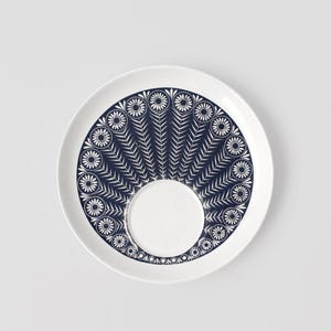 Arabia 60s &quot;Riikinkukko&quot; Azul Raija Uosikkinen Diseño de patrón Kaj Franck Diseño de forma Placa de loza