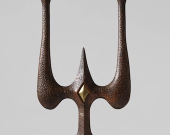 Candelabro escultórico de bronce de estilo brutalista, década de 1970.