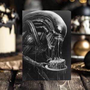 Alien Indulgence - Gothic Xenomorph Geburtstagskarte, Messy Cake Encounter, Sci-Fi Horror Feier, Parodie, digitaler Download, DIY Printable