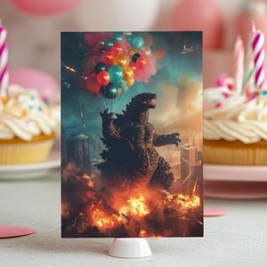 Godzilla's Ballon Fiesta: Bunte Feier Geburtstagskarte - Monster Freudige Halt, Urban Spaß, Lebendige Grüße