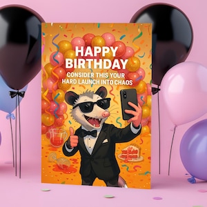 Lançamento difícil para o caos – Paródia engraçada de cartão de aniversário, gambá de festa, humor de meme, cartão de felicitações físico, vibrações de selfie