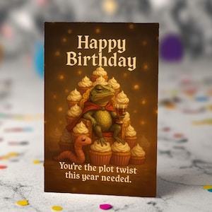 Cupcake Throne Plot Twist – Lustige Geburtstagskarte Parodie, Regal Frosch Humor, skurrile Fantasie, Physische Grußkarte