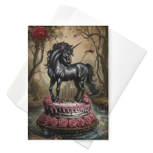 Midnight Rose Unicorn - gotische verjaardagskaart, zwarte eenhoorn bovenop cake, Crimson Roses achtergrond, Dark Fantasy Celebration groet