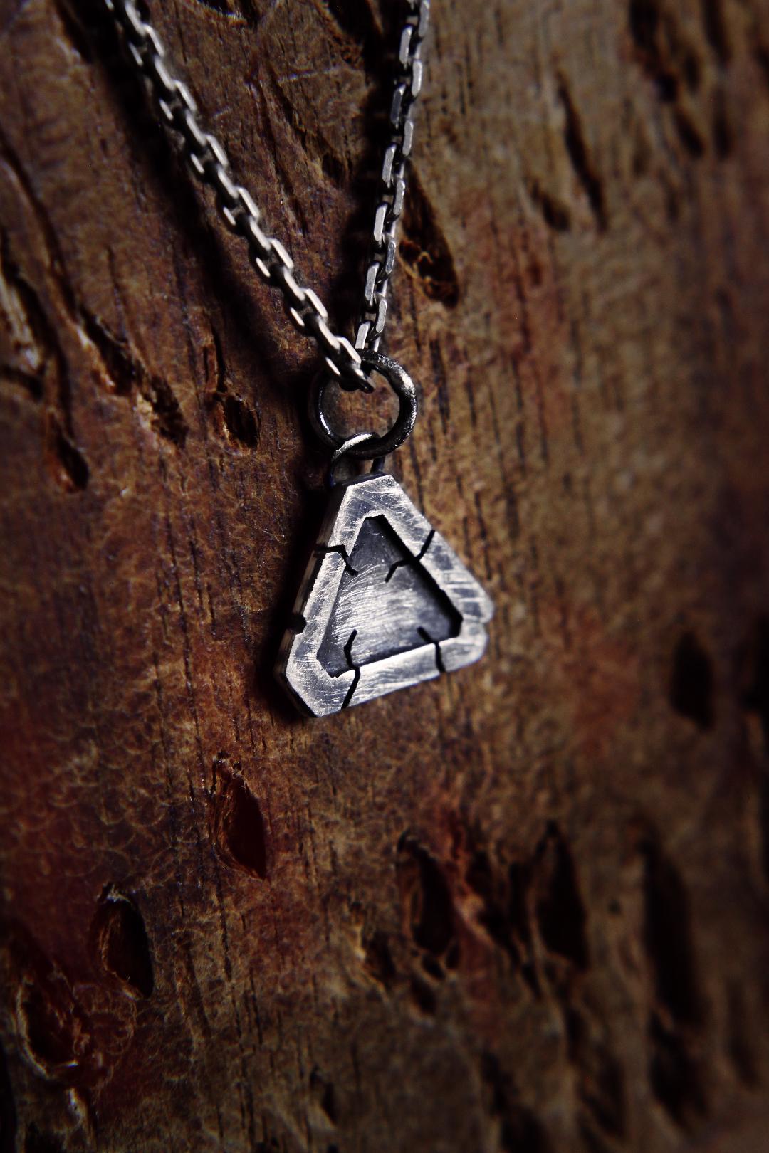 DBD Bloodpoint pendant and earrings inspired by Dead by Daylight - Sterling silver - Gamer necklace. Jewelry for fans of horror video games.