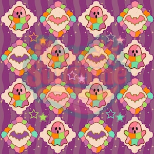 Könnte beinhalten: Ein sich wiederholendes Muster auf einem violetten, wellenförmigen Hintergrund mit abwechselnden rautenförmigen Rahmen. Die Rahmen enthalten entweder einen Geist im Patchwork-Stil mit genähten Details oder eine einfarbige Fledermaus. Kleine Sterne sind im Design verteilt.