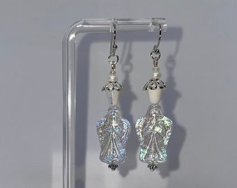 Pendientes colgantes de ángel de invierno / cuentas de ángel iridiscentes de vidrio, pendientes religiosos de plata, caja de regalo incluida