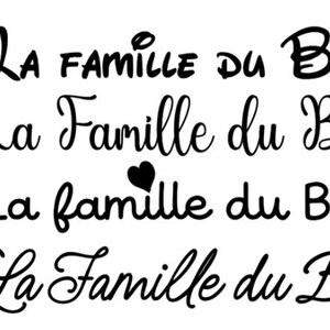 May include: A graphic display of the text La famille du Bonheur written in four distinct black font styles, labeled Police 1 through Police 4 in orange text. The third line includes a small black heart icon above the word famille.