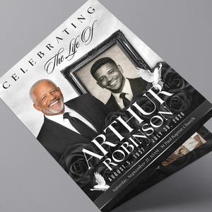 Può includere: Un opuscolo per il programma funebre intitolato Celebrating The Life Of Arthur Robinson, con due ritratti di un uomo in abito, rose nere e colombe bianche. Il testo include le date di nascita e di morte e i dettagli del servizio religioso.