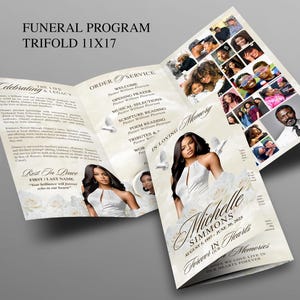 Könnte beinhalten: Ein dreifach gefaltetes Trauerprogramm mit dem Text "FUNERAL PROGRAM TRIFOLD 11X17". Das Programm zeigt ein Foto einer Frau, Tauben und Text, darunter "Michelle Simmons" und Daten. Das Programm ist cremefarben.