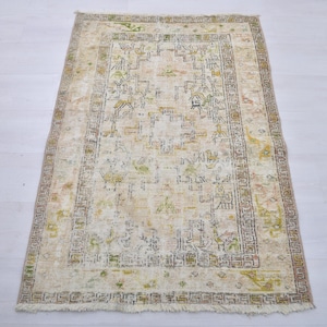 3x4 Vintage turkisk Sumakmatta: Handgjord ullmatta med accentmotiv