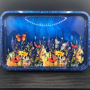 Bandeja decorativa azul grande de 25 x 18 cm con flores silvestres, bandeja decorativa floral azul, bandeja única por menos de 40, bandeja para llaves, billetera, joyas y más.