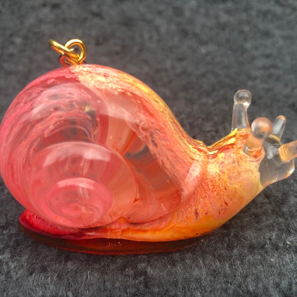 Red/Orange/Yellow Petri Dish Style Snail Keychain, Unique Keychain, Unique Birthday Gift, Unique Christmas Gift, Unique Snail