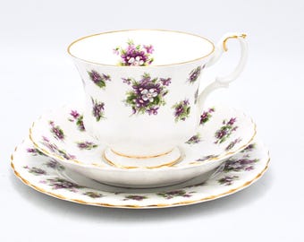 Trio di tazze da tè, piattini e piattini Royal Albert Sweet Violets