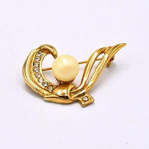 Sparkly Gold Tone Brooch With Faux pearl - Vintage Mid Century Brooch