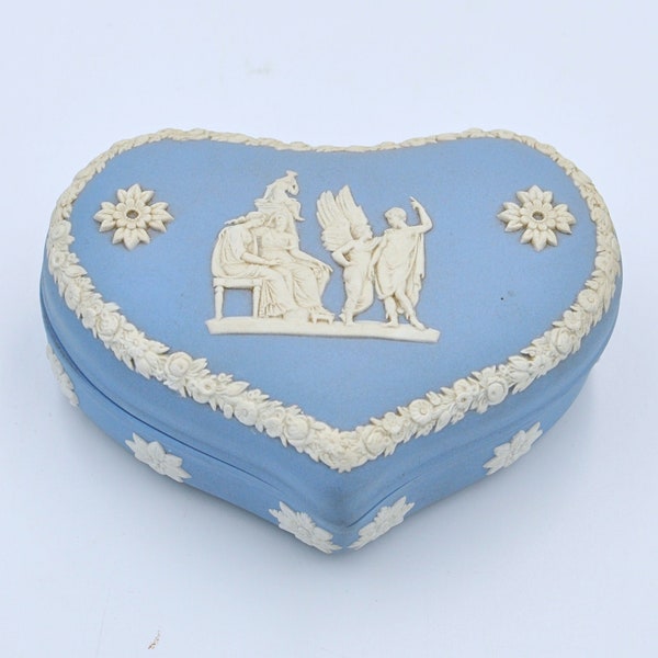 Boîte à bijoux en forme de coeur Wedgwood Jasperware avec couvercle - 1964 scène des dieux grecs - vintage de collection en jaspe bleu pâle