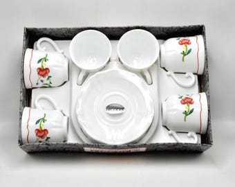 Boxed set of Arcopal Cups and Saucers in the Flandres pattern