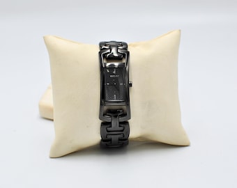 Reloj DKNY negro con correa negra brillante (no funciona)