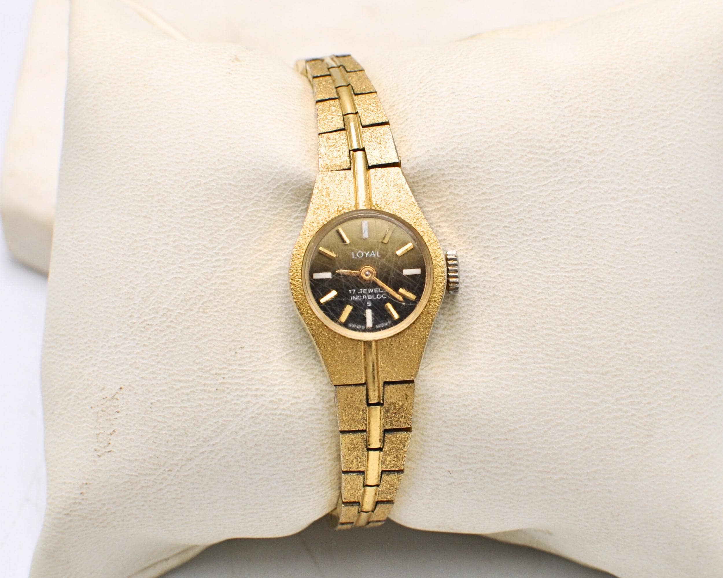 アンティーク スイスブランド Helia ゴールドカラーレディースウォッチ Vintage Loyal Brand Ladies Watch - 17 Jewels Inabloc Swiss