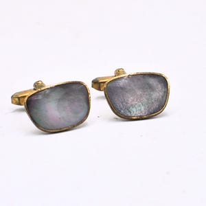 Vintage Cufflinks: Gold Tone And Purple Mother Of Pearl Cufflinks