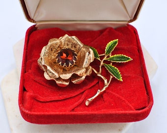 Large Sarah Coventry Ember Flower Open Rose Brooch 1972 in Original Box - Gold Coloured Rose Brooch with Red Stone Centre